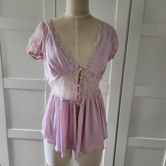 Urban Outfitters Kimchi Blue Isabella Puff Sleeve Lace Blouse light purple Sz M - Picture 2 of 11